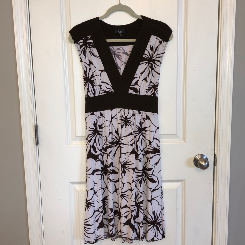 White Flower Dress With Brown Accent Stretchy